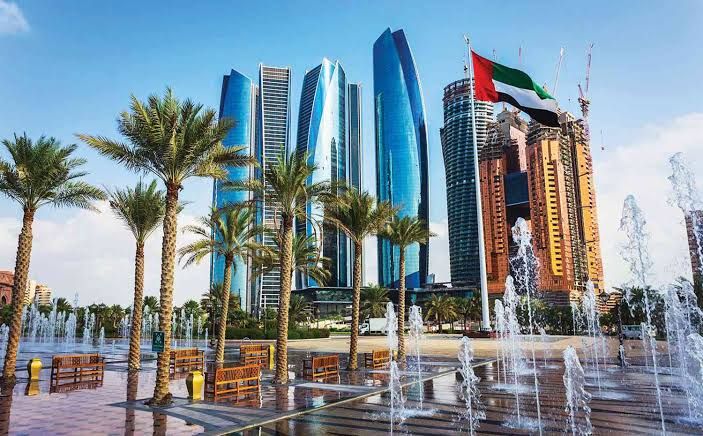 الإمارات تحدد عطلة رأس السنة الميلادية وتؤكد على تطبيق نظام العمل الجديد