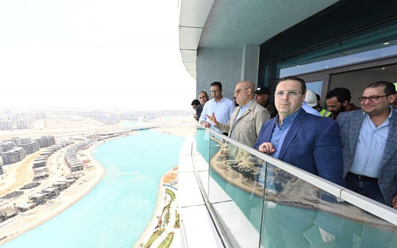 وزير الإسكان يتفقد أعمال التشطيبات بأبراج المنطقة الشاطئية بمدينة العلمين الجديدة