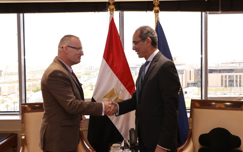 وزير الاتصالات وتكنولوجيا المعلومات يبحث مع سفير التشيك لدى مصر تعزيز التعاون بين مصر والتشيك
