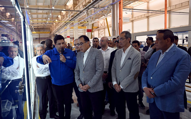 رئيس الوزراء يتفقد مجمع مصانع مجموعة العربي للغسالات بالمنطقة الصناعية بكوم أبو راضي