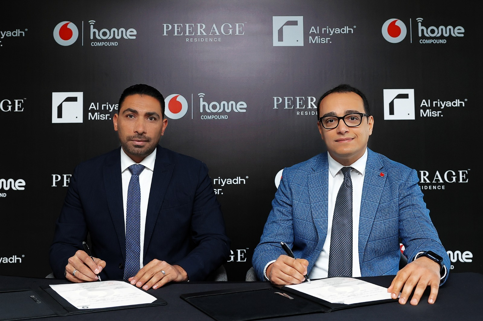 «ڤودافون مصر» و«الرياض مصر» توقعان اتفاقية شراكة لتقديم خدمات الاتصالات المتكاملة في مشروع Peerage القاهرة الجديدة