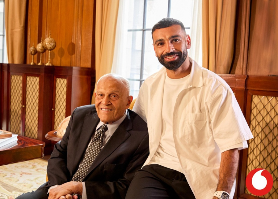 لقاء تاريخي يجمع بين مجدي يعقوب ومحمد صلاح برعاية ڤودافون مصر.. رسالة إنسانية للأجيال القادمة