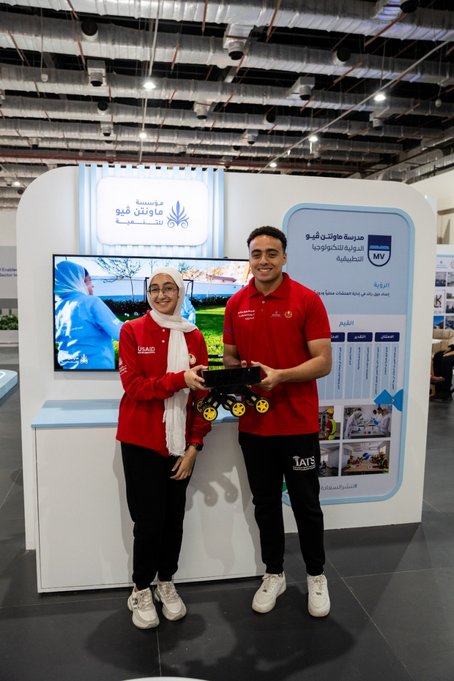 مدرسة ماونتن ڤيو الدولية للتكنولوجيا التطبيقية تبرز ابتكارات طلابها في معرض TransMEA 2025