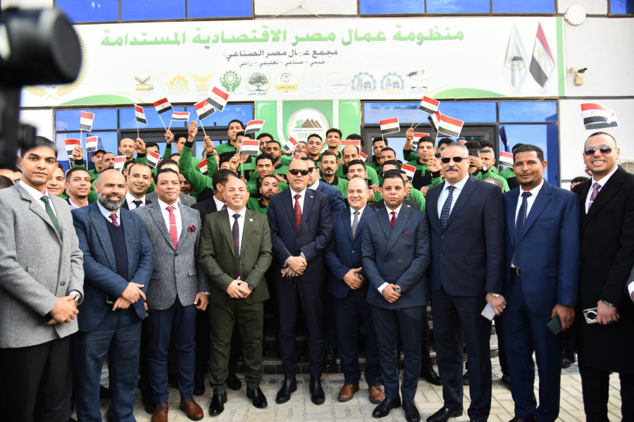 وزير العمل ومحافظ الجيزة يفتتحان مصنع «إي-تكس» ويوقعان بروتوكول تعاون مع مجمع عمال مصر لتفعيل قانون العمل الجديد