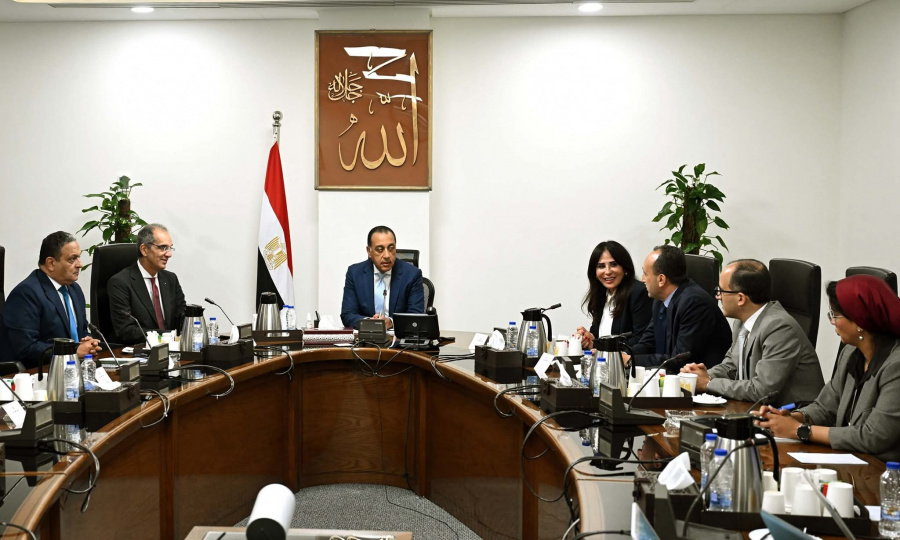 رئيس الوزراء يتابع خطط التحول الرقمي والذكاء الاصطناعي مع وزير الاتصالات من العلمين الجديدة
