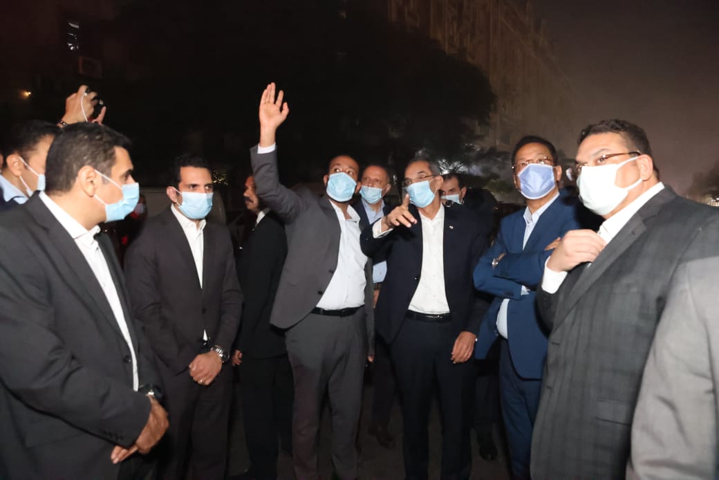 الدكتور عمرو طلعت يتفقد مبنى سنترال رمسيس ويتابع جهود استعادة خدمات الاتصالات المتأثرة بالحريق 