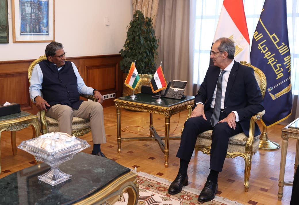 وزير الاتصالات يبحث مع سفير الهند بالقاهرة تعزيز التعاون في التعهيد والذكاء الاصطناعي والاستثمارات الرقمية