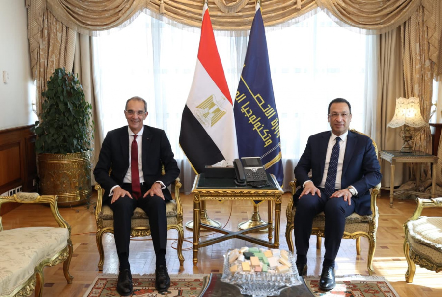 خلال مراسم التسليم والتسلّم: رأفت هندي يستقبل عمرو طلعت ويبحث معه أبرز ملفات العمل بوزارة الاتصالات