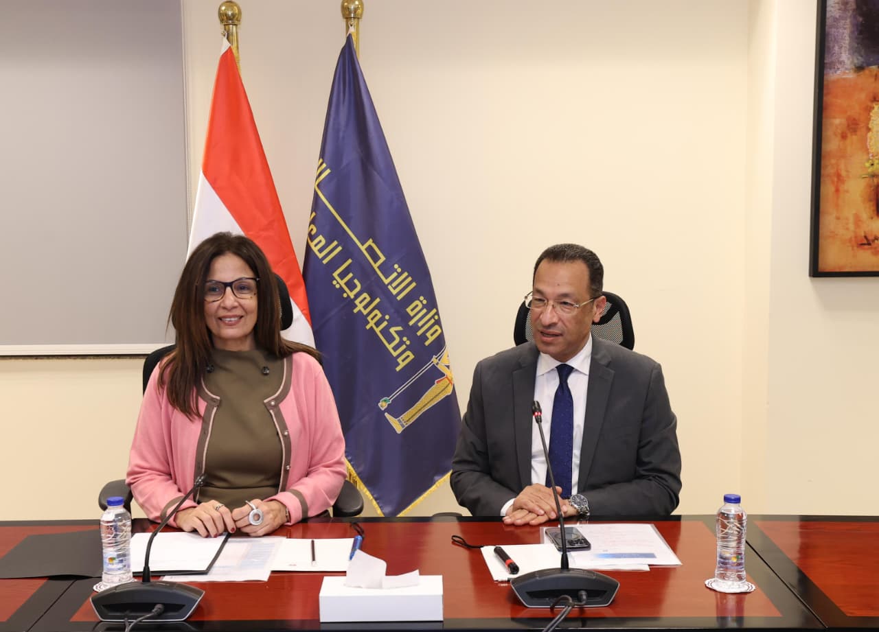 وزيرا الاتصالات والثقافة يبحثان توظيف الذكاء الاصطناعي في الترجمة وإطلاق قصر الثقافة الرقمي قريبًا