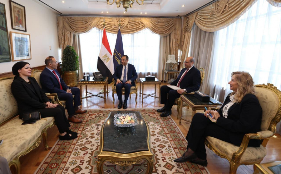 وزير الاتصالات يبحث مع Intel تعزيز التعاون في الذكاء الاصطناعي والأمن السيبراني وبناء القدرات الرقمية