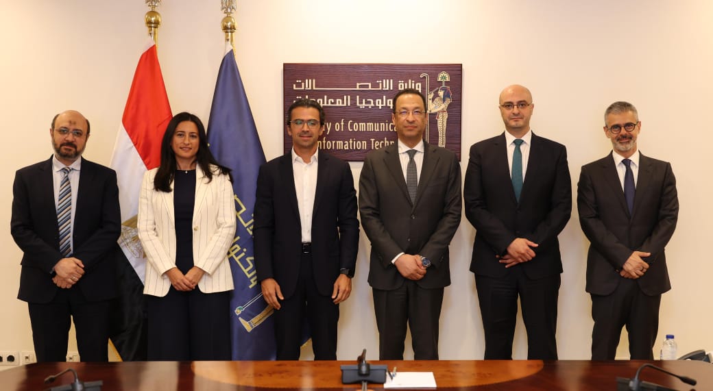 وزير الاتصالات يشهد منح «حسن علام للبنية الرقمية» ترخيص إنشاء وتشغيل مراكز البيانات والحوسبة السحابية باستثمارات أولية 400 مليون دولار