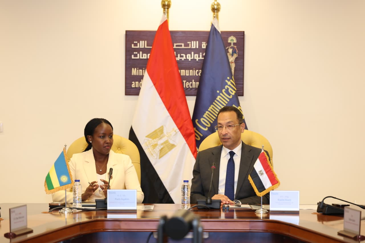 مصر ورواندا تبحثان تعزيز التعاون في التحول الرقمي والذكاء الاصطناعي وبناء القدرات الرقمية