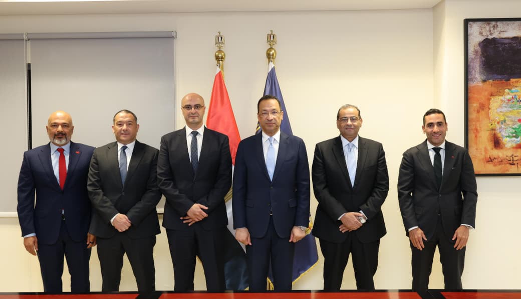 وزير الاتصالات يطلق خدمتي «اطمن» و«اطمن على الآخر» لحماية الأطفال على الإنترنت عبر الهاتف المحمول