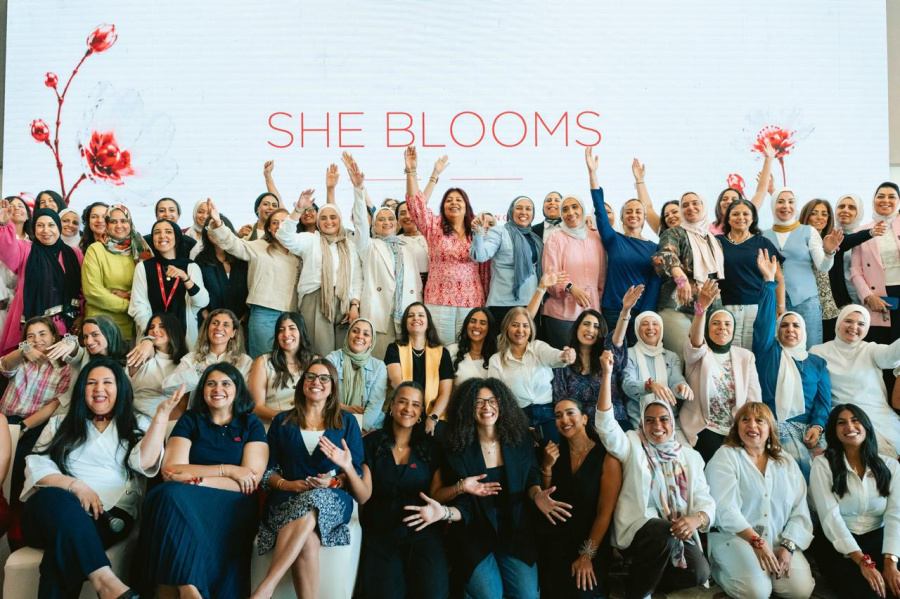 «إي آند مصر» تطلق برنامج «She Blooms» لتمكين المرأة وتنمية القيادات النسائية داخل بيئة العمل